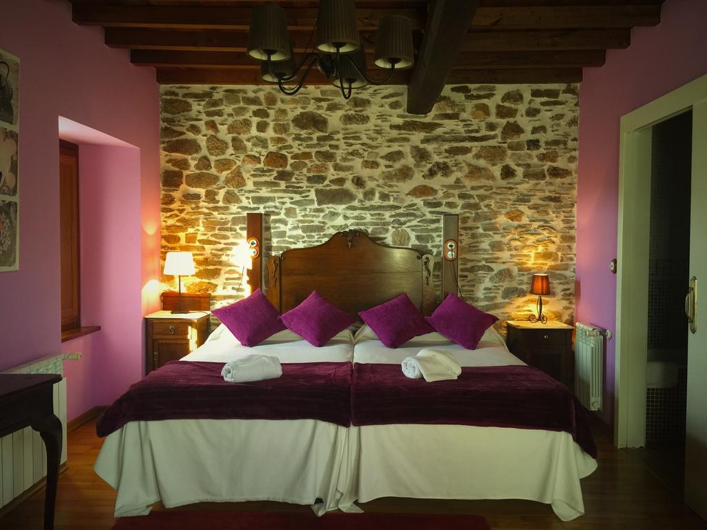 Os Tres Teixos Pension San Acisclo Buitenkant foto