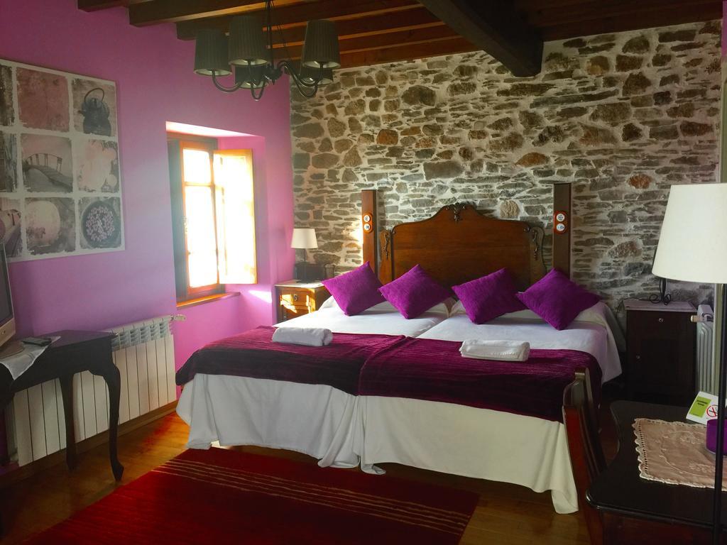Os Tres Teixos Pension San Acisclo Buitenkant foto