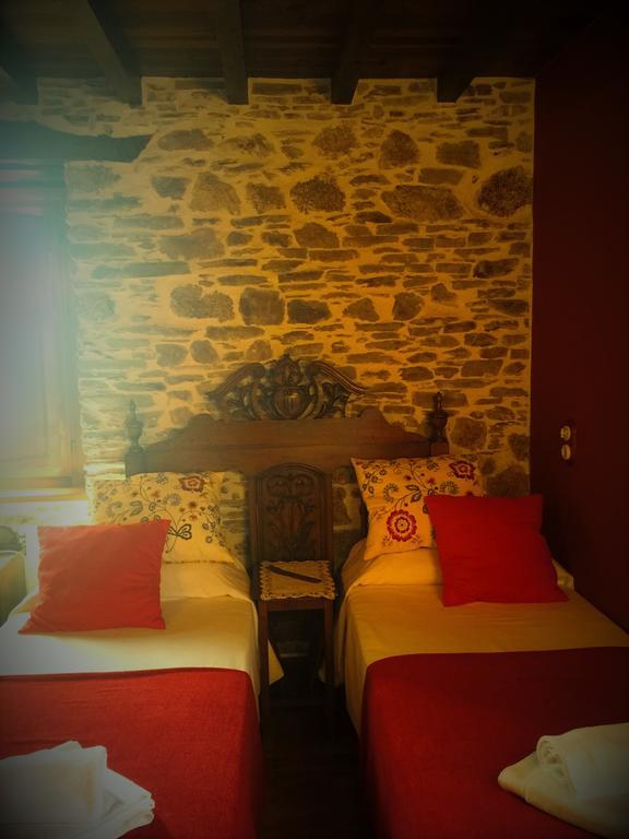 Os Tres Teixos Pension San Acisclo Buitenkant foto