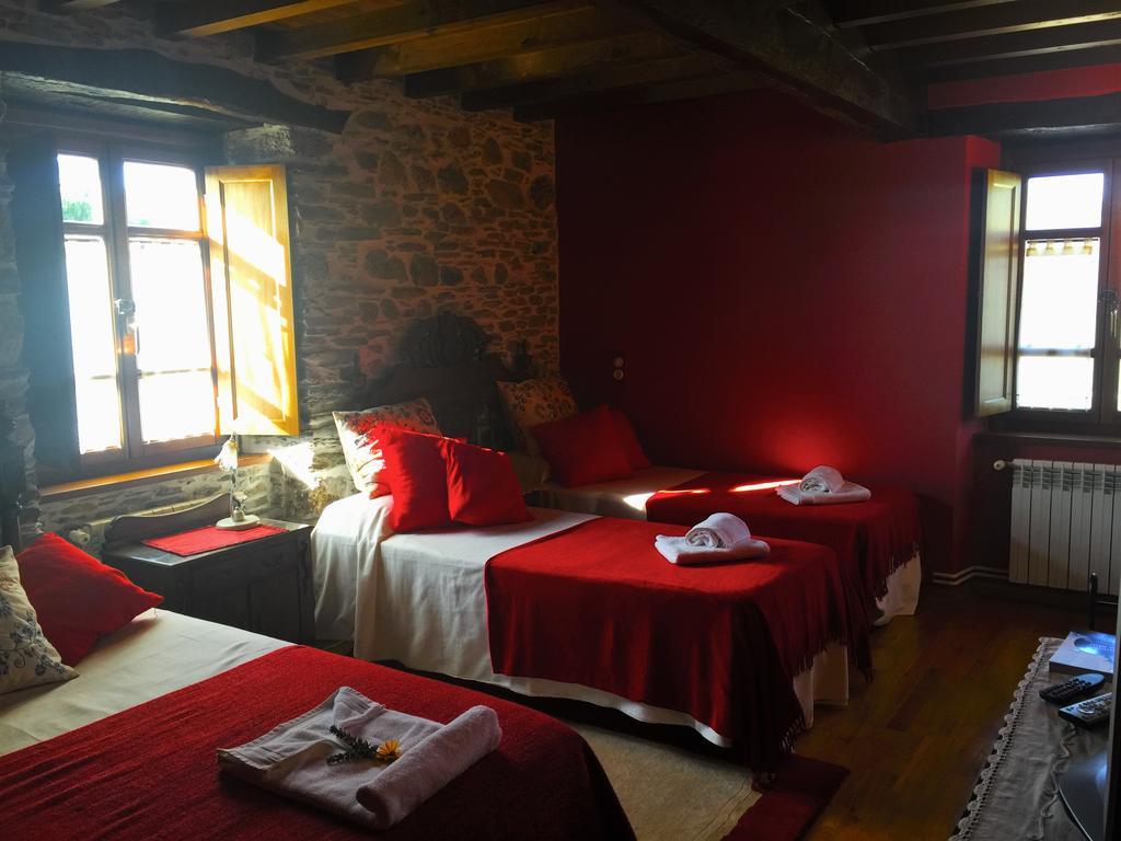 Os Tres Teixos Pension San Acisclo Buitenkant foto