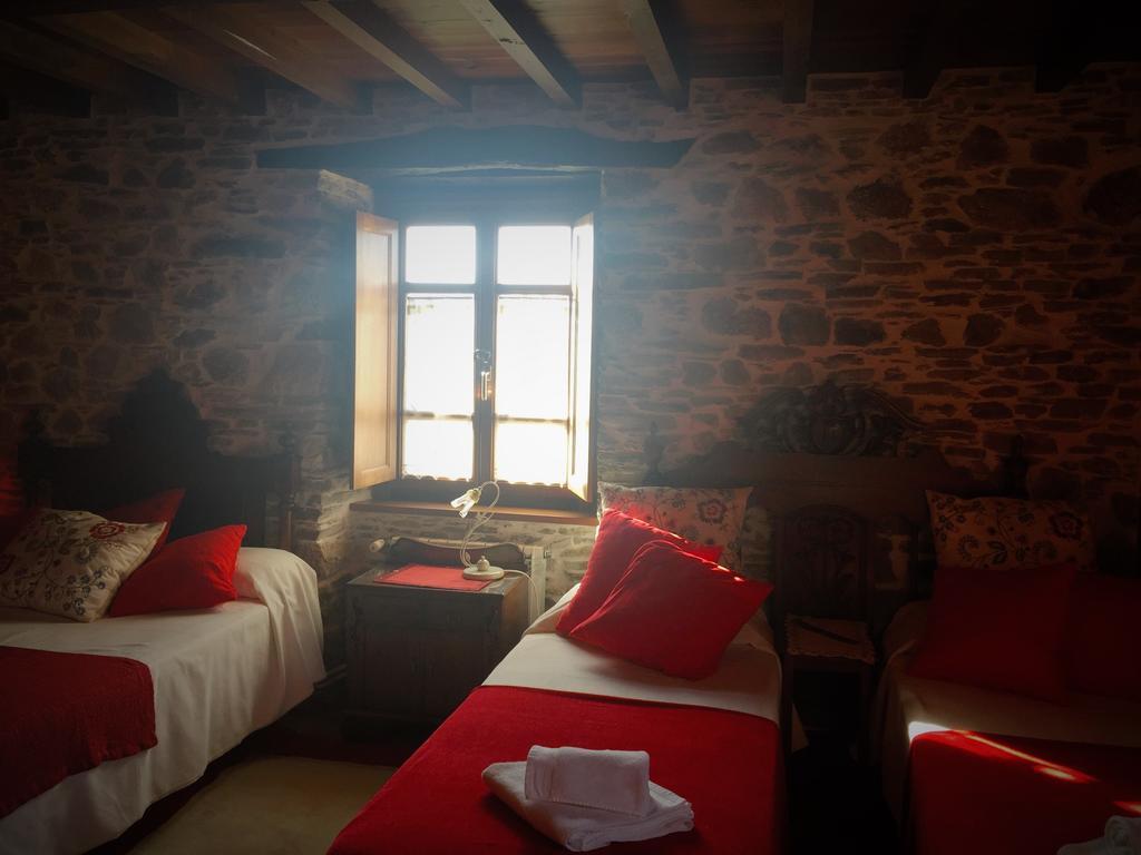 Os Tres Teixos Pension San Acisclo Buitenkant foto