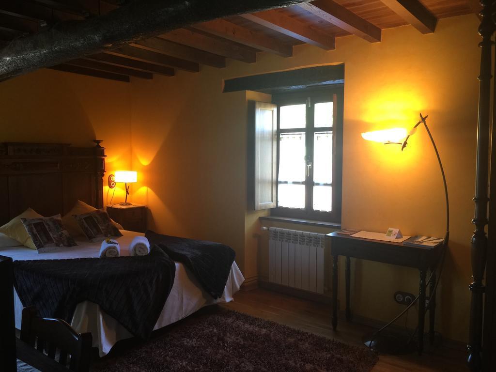 Os Tres Teixos Pension San Acisclo Buitenkant foto
