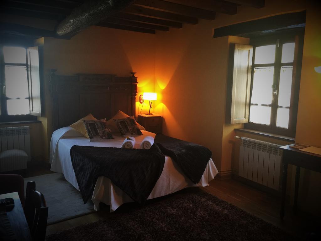 Os Tres Teixos Pension San Acisclo Buitenkant foto