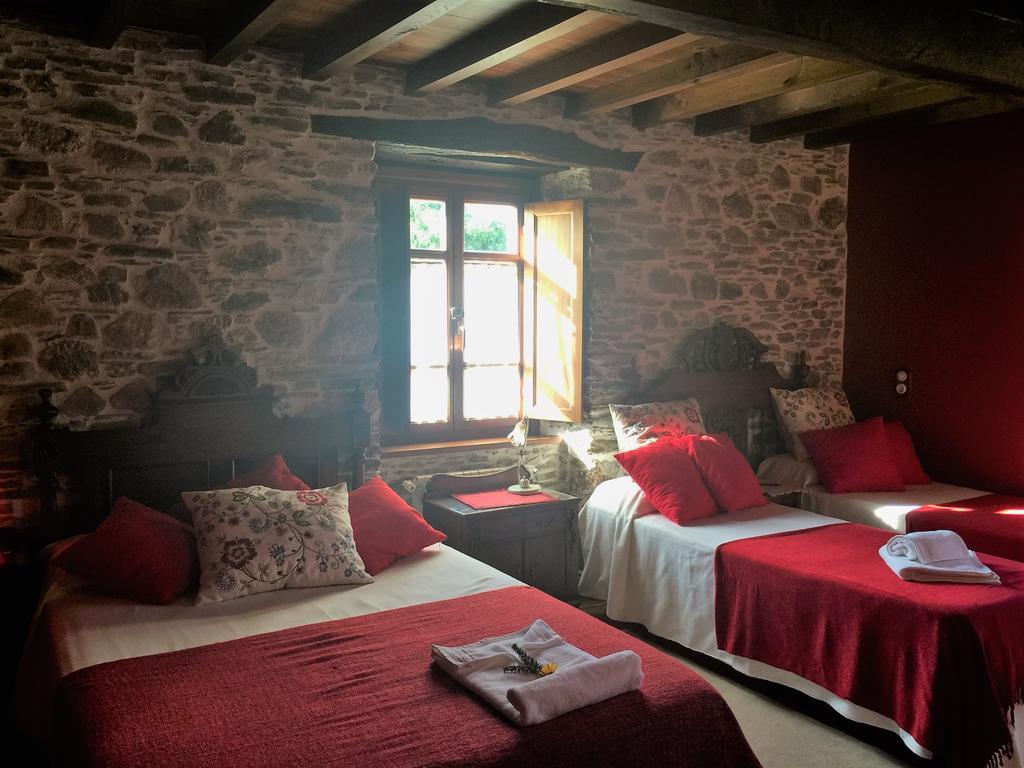 Os Tres Teixos Pension San Acisclo Buitenkant foto