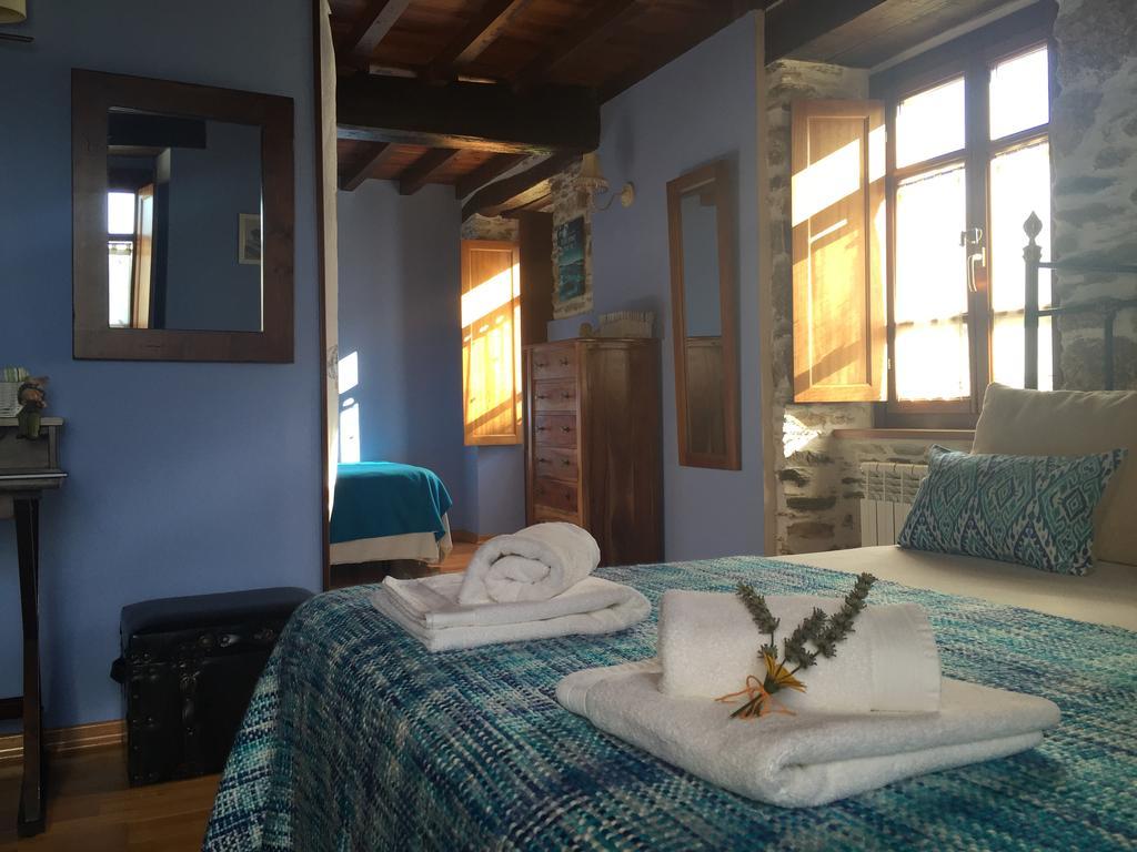 Os Tres Teixos Pension San Acisclo Buitenkant foto