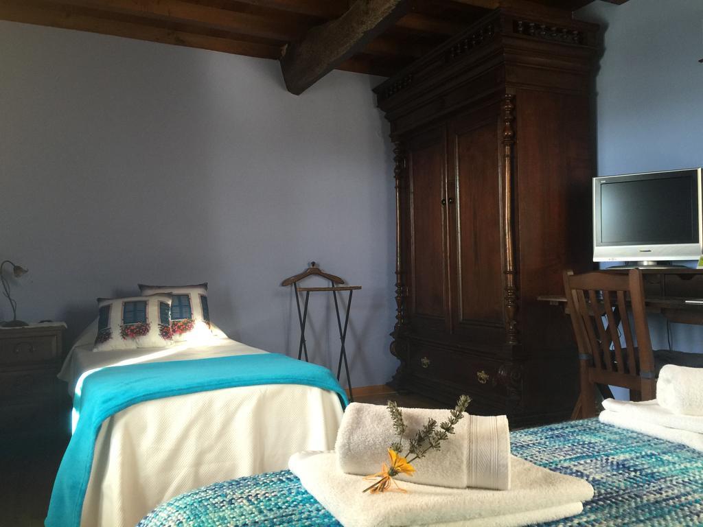Os Tres Teixos Pension San Acisclo Buitenkant foto