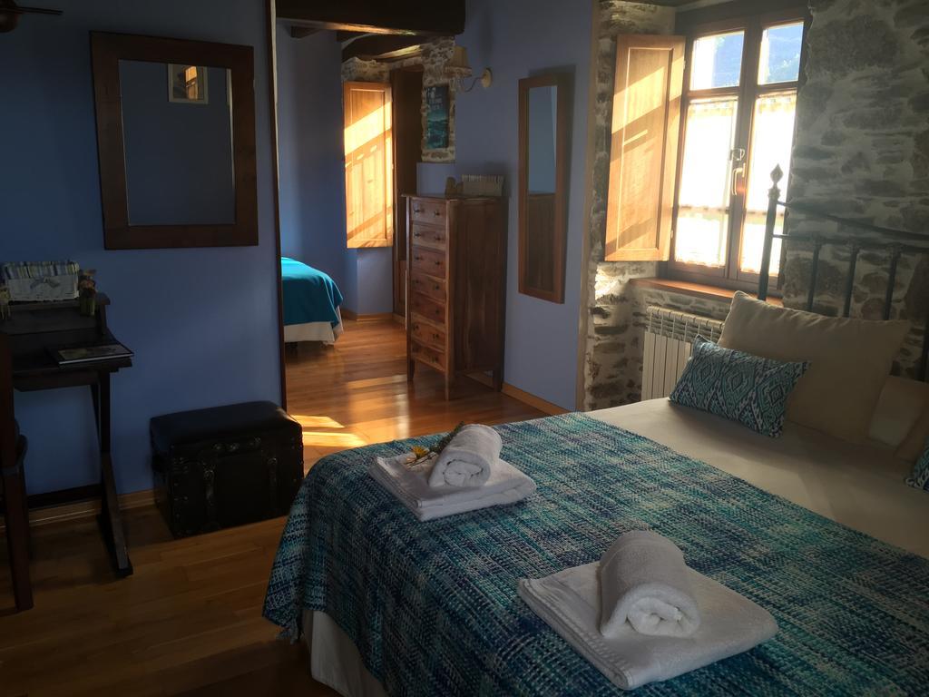 Os Tres Teixos Pension San Acisclo Buitenkant foto