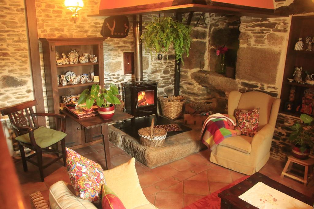Os Tres Teixos Pension San Acisclo Buitenkant foto