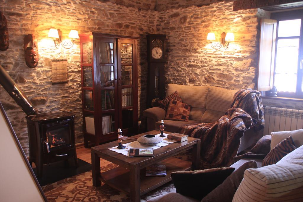 Os Tres Teixos Pension San Acisclo Buitenkant foto