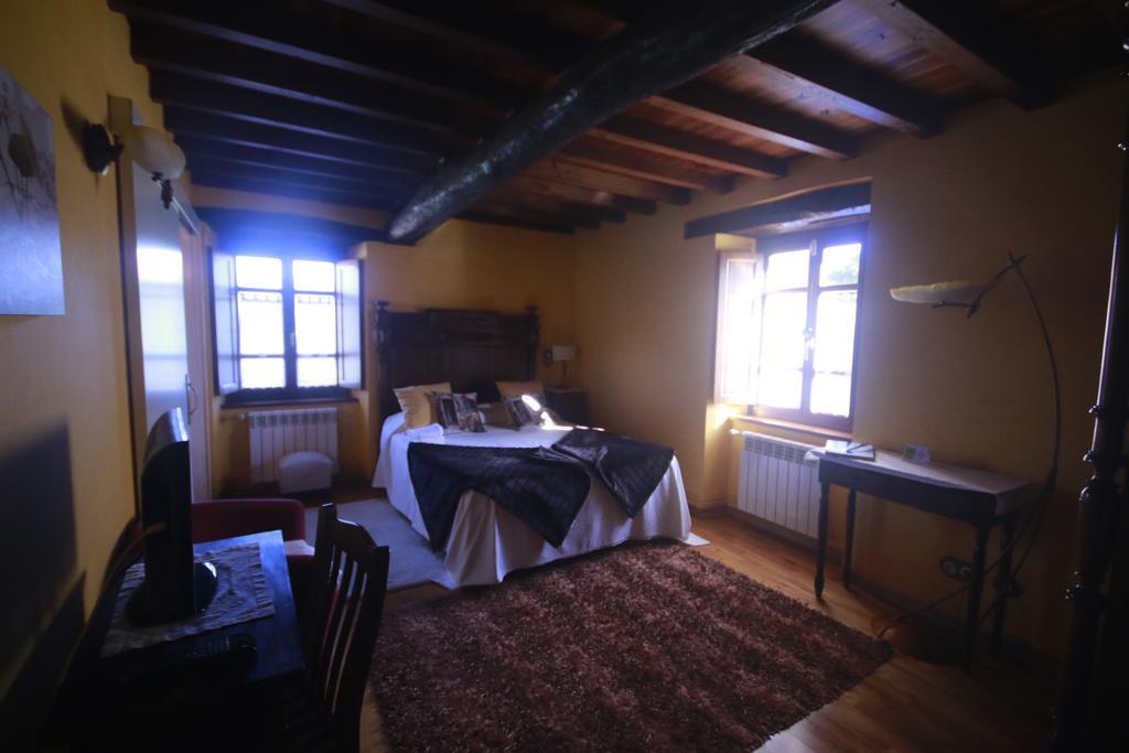 Os Tres Teixos Pension San Acisclo Buitenkant foto