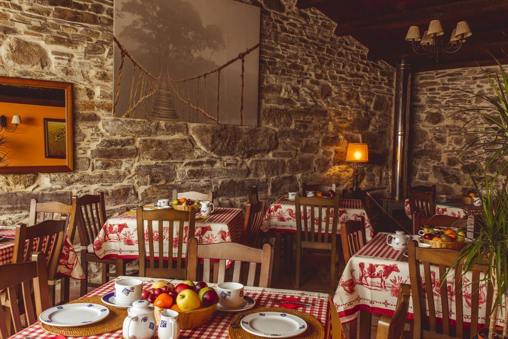 Os Tres Teixos Pension San Acisclo Buitenkant foto