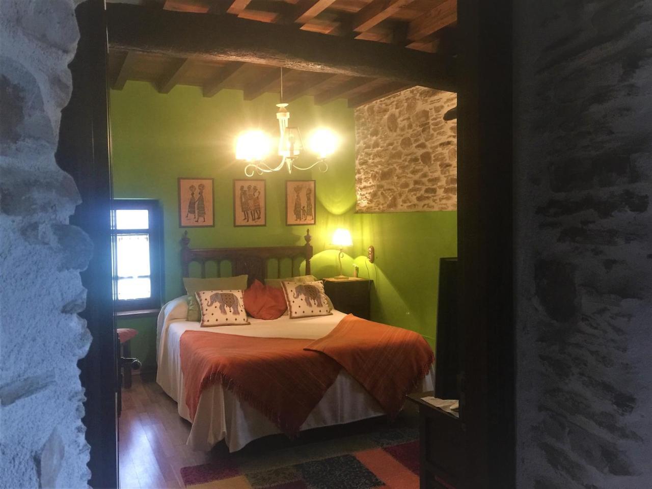 Os Tres Teixos Pension San Acisclo Buitenkant foto